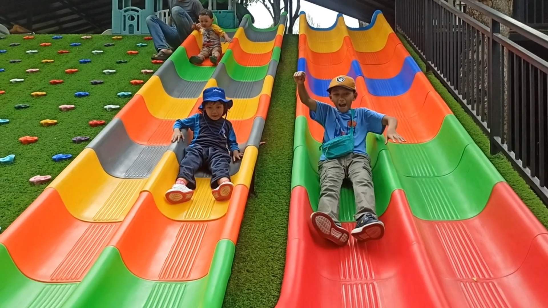 The Nice Park Bandung: Wisata Keluarga dengan Mini Zoo dan Playground