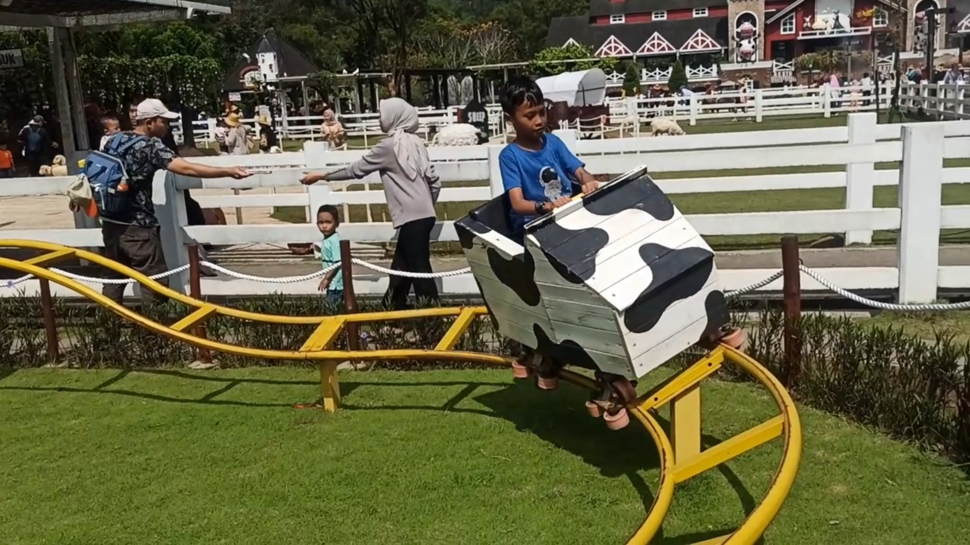 Dairyland Farm Theme Park Puncak Bogor: Harga Tiket, Wahana, dan Review
