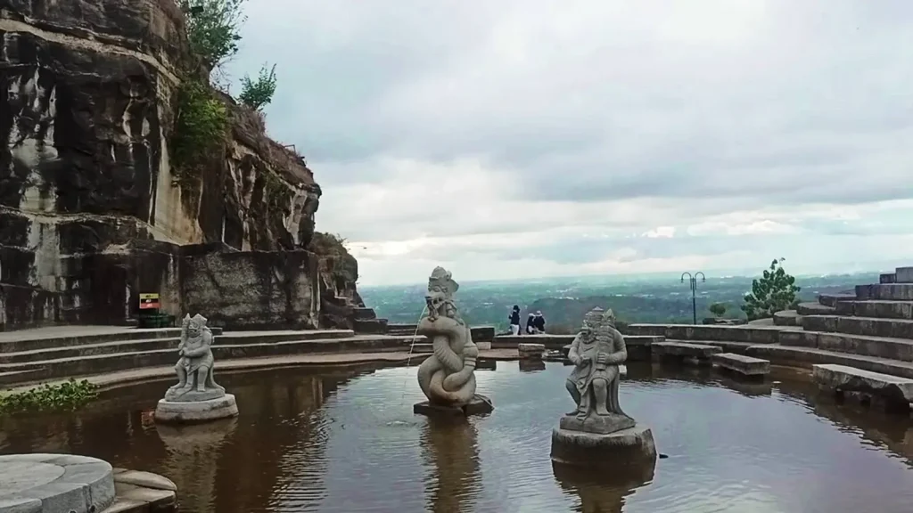 Panorama alam Yogyakarta dari Tebing breksi